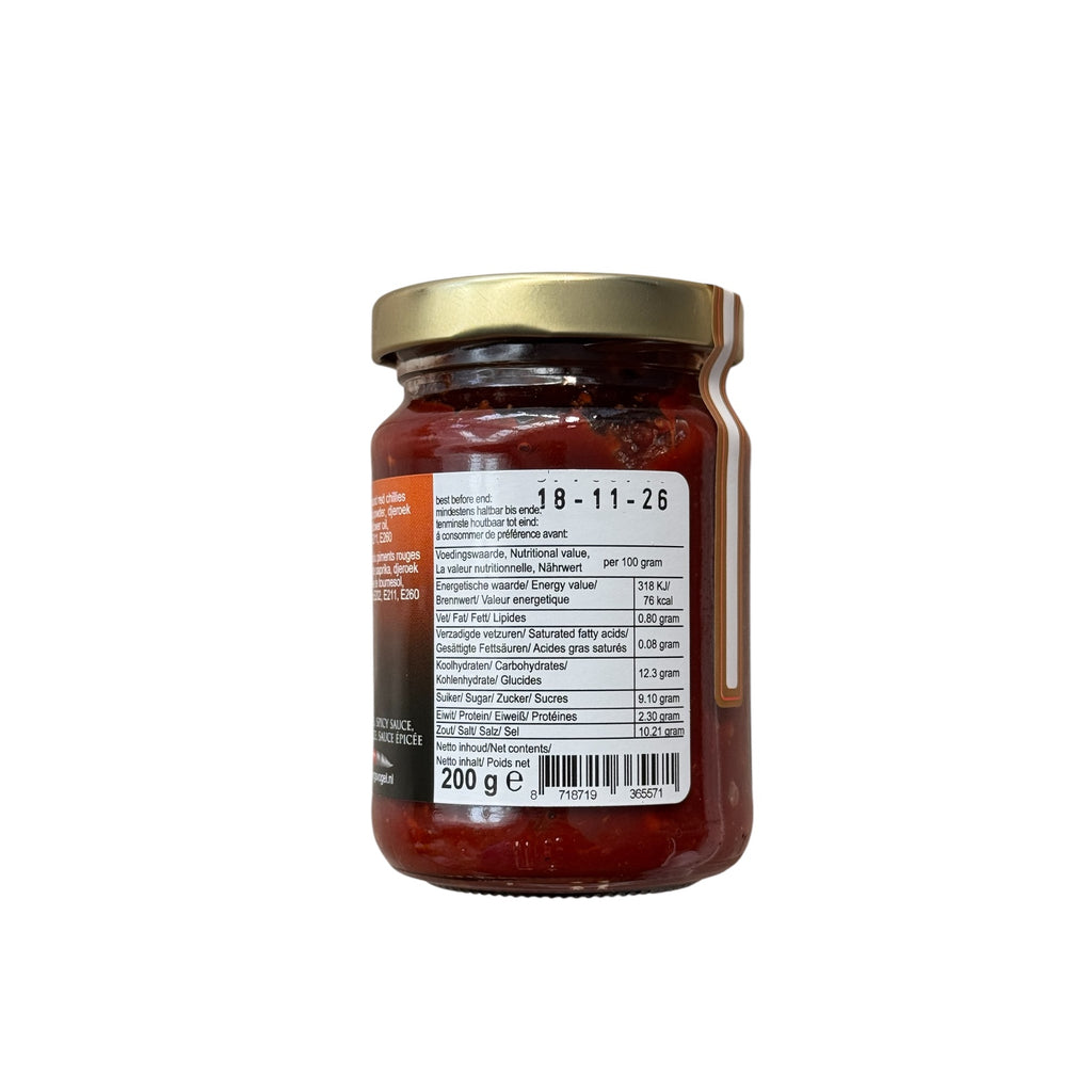 Vanka Kawat Koningsvogel Sambal Jeruk in einer Schüssel mit frischen Zutaten, würzige indonesische Chili-Sauce.