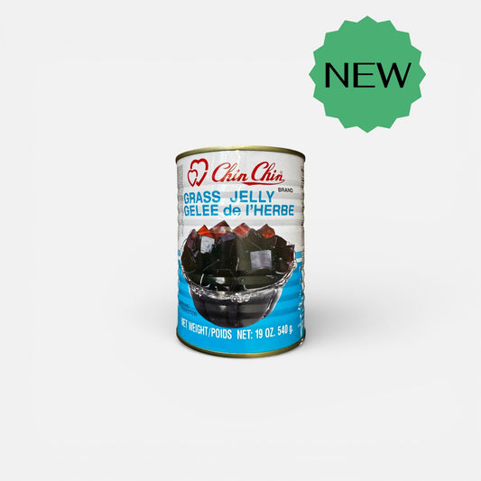 Vanka Kawat Cincau aus Agar Agar, grüne, gelartige Süßigkeit, die in der asiatischen Küche verwendet wird, auf weißem Hintergrund