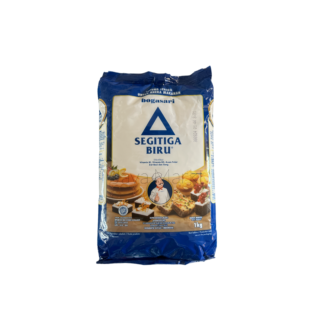 Bogasari Segitiga Biru Koch- und Backzutaten von Nesia Food, Nahaufnahme der Verpackung und Zutaten auf einem Küchentisch