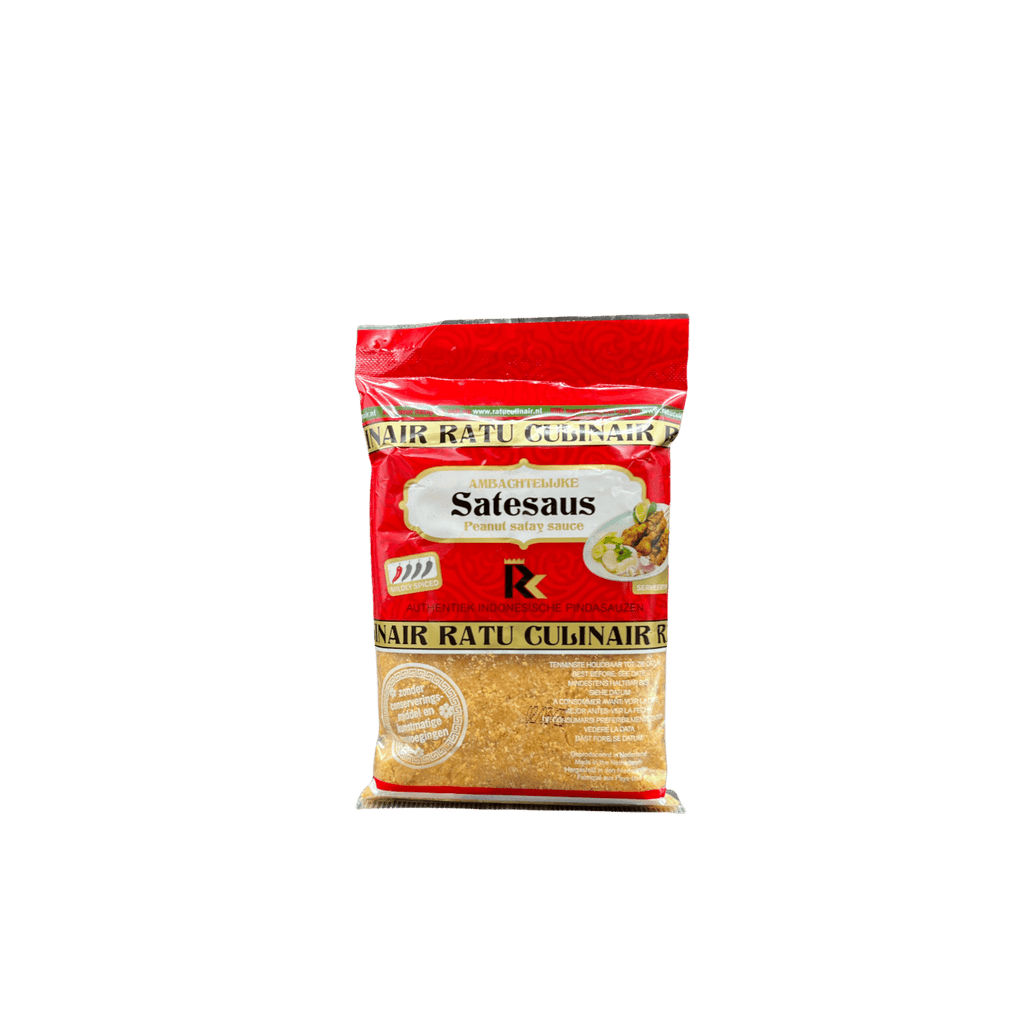 Erdnussauce von Ratu Culinair, Vanka Kawat, für Sate, in einer weißen Schüssel, mit Erdnüssen und Gewürzen.