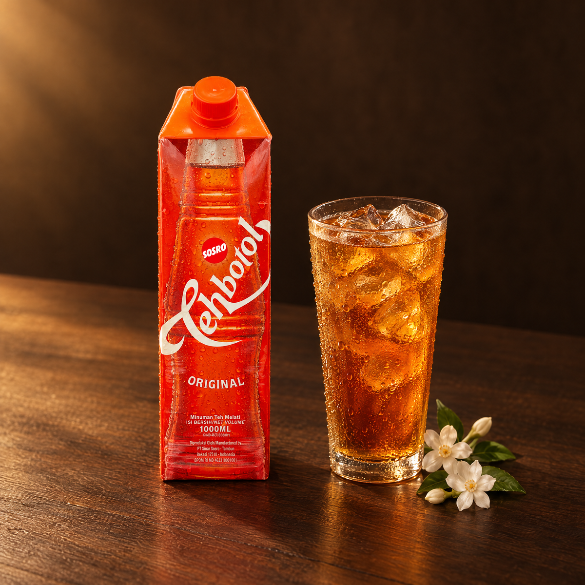 Teh Botol Sosro 1L – Flasche mit Jasmin-Eistee im Glas