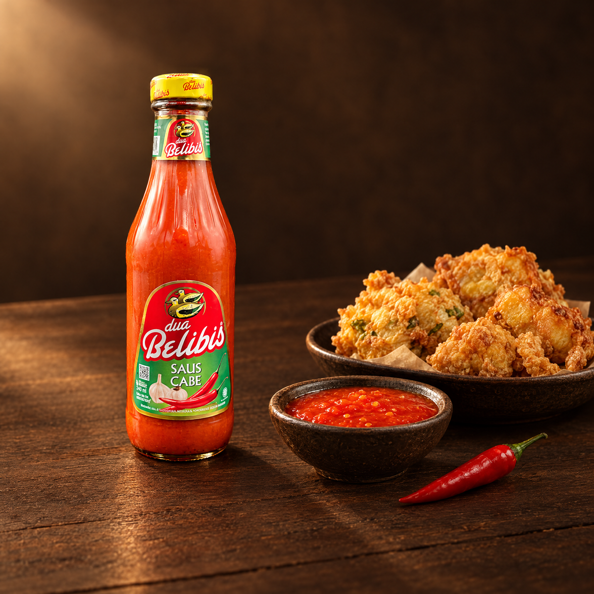 Dua Belibis Saus Cabe 340 ml – Flasche mit Chilisauce im Schälchen