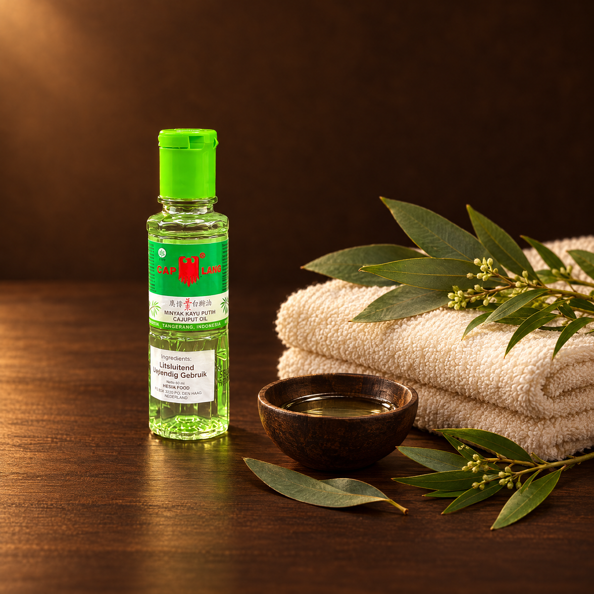 Cap Lang Minyak Kayu Putih 60 ml – Flasche mit Handtuch und Eukalyptus