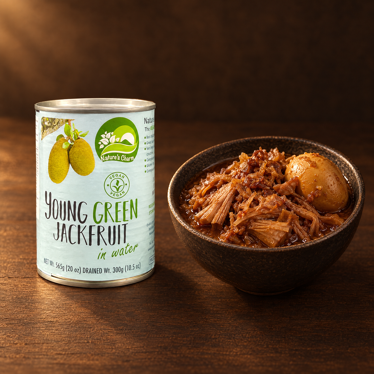 Nature's Charm Nangka Muda Jackfruit VEGAN 565g – Dose mit Jackfruit-Gericht