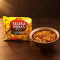 Mi ABC Instant Kuah Semur Ayam Pedas 70 g – Packung mit Nudelsuppe