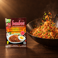 Bamboe Bumbu Nasi Goreng Pedas 40 g – Packung mit Wok voller Bratreis
