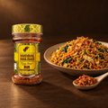 Sambal NAKNAN Sambal Bawang Level 5 – Glas mit Bratnudeln und Sambal